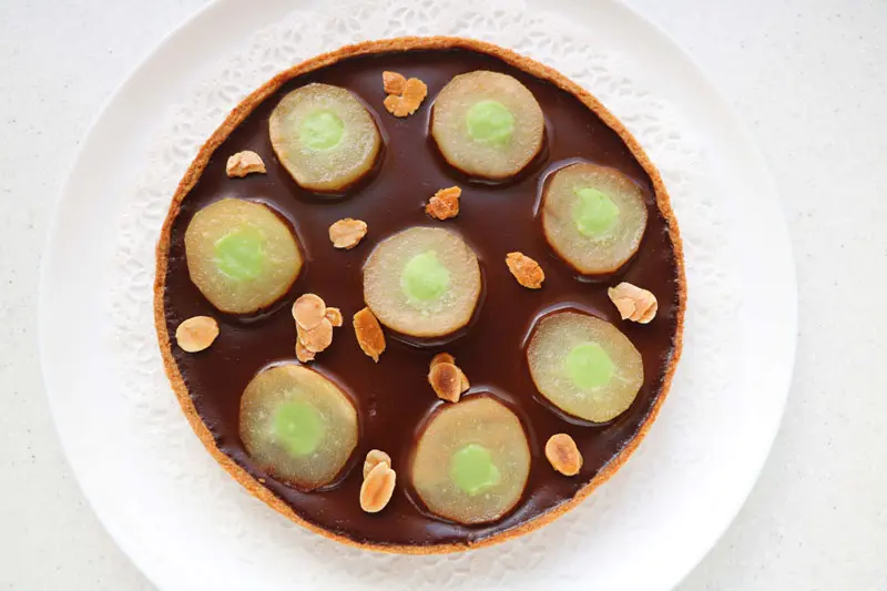 Tarte poires et chocolat, note de menthe