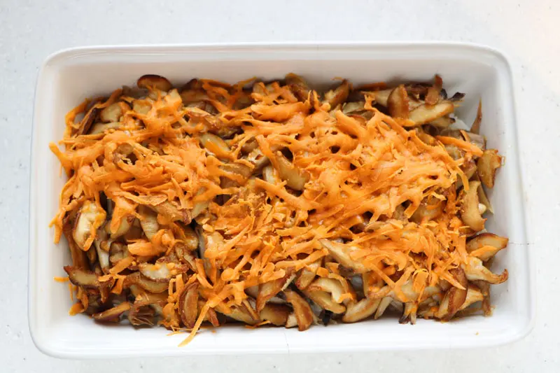 Gratin de poulet au riz et champignons sautés