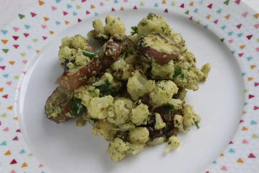 Chou-fleur et aubergines violettes au pesto grec