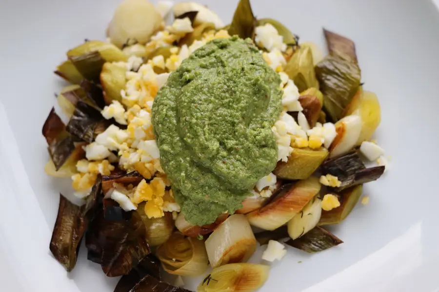 Poireaux rôtis au pesto