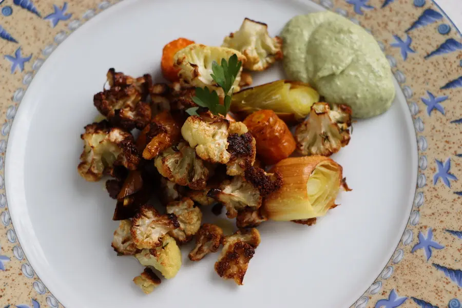 Légumes rôtis au thym, sauce verte