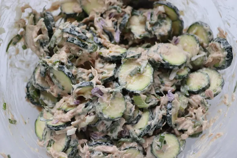 Rémoulade de petites courgettes au thon