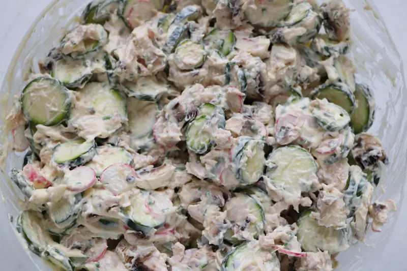 Salade de courgettes croquantes et champignons