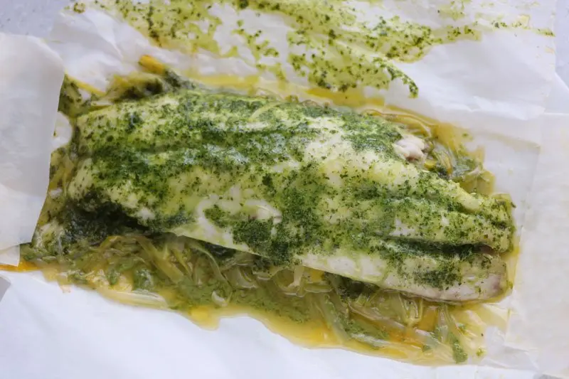 Papillotes de filets de bar à la crème de coriandre