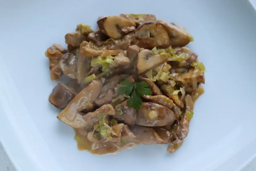 Émincé de veau aux poireaux et champignons