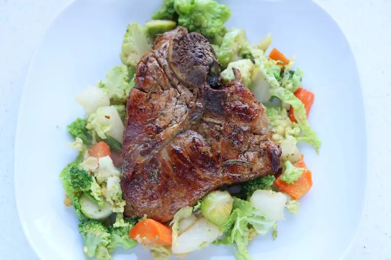 Côte de veau aux petits légumes