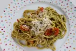 Spaghetti aux tomates et pesto